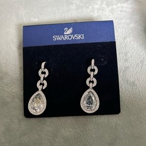 NWOT Swarovski Drop Earrings